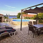 Casa vacanze In Mit Privatem Pool By Interhome